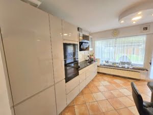 VERKAUFT! Perfekt für die kleine Familie! Solides Reihenmittelhaus + Garage + Garten -Heddernheim