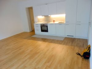 VERMIETET! Sonnige 2-Zimmer Wohnung mit 2 Balkonen, Parkett, Einbauküche- zentr. Ostend Lage