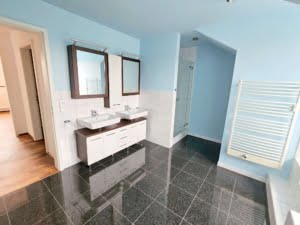 VERKAUFT!Attraktive große 3 Zimmer Dachstudio Whg. mit Balkon +Garagenpl – Top Lage nahe Stadtwald