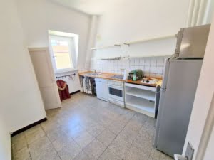 VERMIETET! Altbaucharme Pur + ganz oben! Sonnige 3-Zimmer Altbau Wohnung – zentral in Sachsenhausen