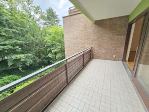 VERMIETET! Großzügige 4 Zimmer + 2 Balkone + Keller + TG-Platz -Schwimmbad/Sauna im Haus!