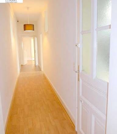 VERMIETET!Bezahlbare, gemütliche 3 Zimmer Altbauwohnung – mitten in Bockenheim