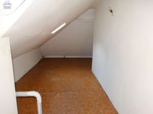 VERMIETET! Geräumige 2-Zimmerwohnung im Dachgeschoss in 3-Parteienhaus – ruhige Lage in Großheubach