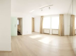 VERMIETET! Stylisch! Schicke 4 Zimmer offene Maisonette mit 2 Bädern + 2 Balkonen – Sachsenhausen