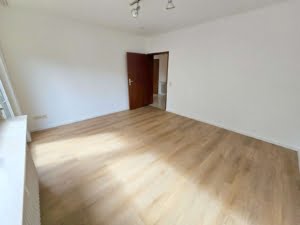 VERMIETET! Große 4-Zimmer Gartenwohnung mit 2 Balkonen + schickem  Bad  – top Lage Rumpenheim