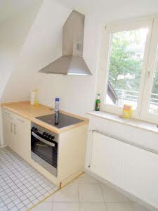 VERMIETET! 2-Zimmer DG-Wohnung (=2.OG) mit Dachterrasse – Top Lage Bornheim Nähe Parlamentsplatz