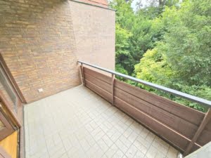 VERMIETET! Großzügige 4 Zimmer + 2 Balkone + Keller + TG-Platz -Schwimmbad/Sauna im Haus!