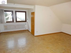 VERMIETET! Geräumige 2-Zimmerwohnung im Dachgeschoss in 3-Parteienhaus – ruhige Lage in Großheubach