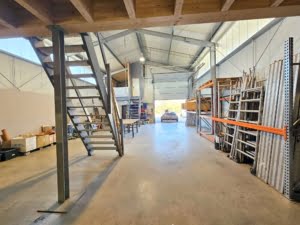 VERMIETET! Produktions-/Lagerhalle mit Bürofläche mit hervorragender Anbindung