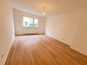 VERMIETET! Nagelneu saniert! Schick + Gemütlich! 2 Zimmerwohnung – ruhig + zentral im Ostend