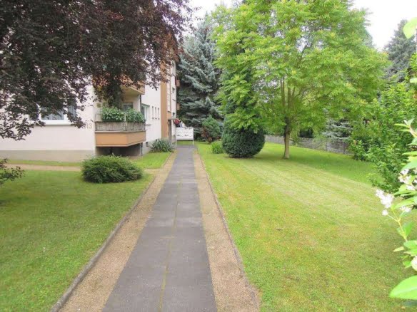 VERMIETET! Ruhig + renoviert 2019! Gepflegte 2 Zimmer mit Balkon – direkt am Kettler Krankenhaus