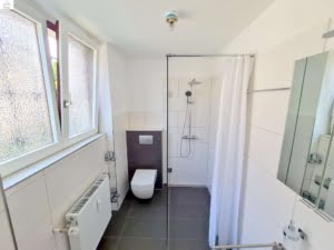 VERMIETET!Was für ein Villenanwesen mit Traumgarten! Mehrgenerat.haus + Einliegerwohnung + 2 Garagen