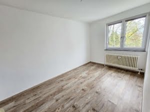 VERMIETET! Gemütliche 3 Zimmerwohnung mit großem Balkon in gepflegter Grünanlage in Bad Homburg