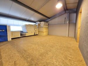VERMIETET! Produktions-/Lagerhalle mit Bürofläche mit hervorragender Anbindung