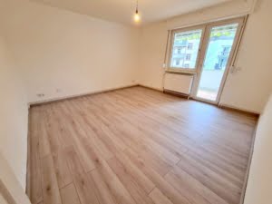 VERMIETET! 2022! Große 2 Zimmerwohnung mit Wohnküche und Loggia – zentral Nähe Uniklinik Niederrad