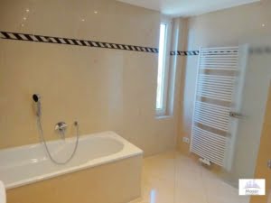VERKAUFT! Schwimmbad + Sauna im Haus! Neu saniert! 3-Zimmer mit Balkon – Sachsenhausen