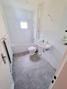 VERMIETET! Neu saniert! Sonnige 2 Zimmerwohnung mit Balkon – direkt am Kettler Krankenhaus