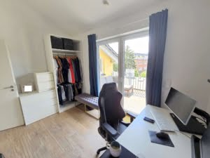 VERMIETET! Schicke 4 Zimmer Dachgeschosswhg + 2 Balkone + 2 Bäder + Fußbodenheiz. -ruhig Rödelheim