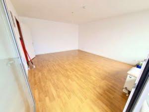 VERMIETET! Schicke 2 Zimmer Wohnung mit Balkon – Sachsenhausen + POOL+SAUNA im Haus!