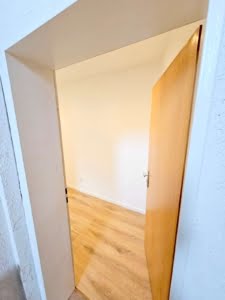 VERMIETET! Erstbezug kmpl. saniert! Sonnige 2-Zimmer Wohnung + Gartennutz.- mainnah in Fechenheim