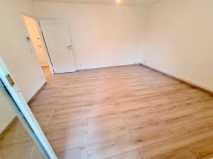 VERMIETET! 2022! Große 2 Zimmerwohnung mit Wohnküche und Loggia – zentral Nähe Uniklinik Niederrad