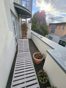 VERMIETET! Sehr großzügige 3-Zimmer Maisonette mit 2 Balkonen + TG-Platz – Top Lage Sachsenhausen