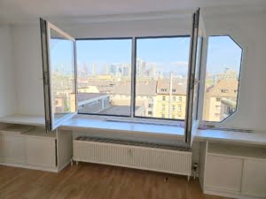 VERMIETET! WOW! TOP SKYLINEBLICK + POOL+SAUNA im Haus! Großes 1 Zimmer Apt. mit Balkon. –