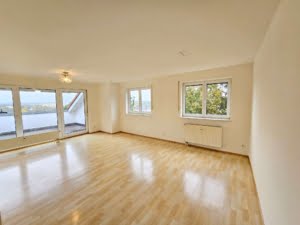 VERKAUFT! Panoramablick! Große 2 Zimmerwohnung mit Dachterrasse + TG-Platz – Top Lage Bad Vilbel