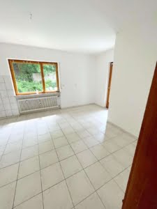 VERMIETET! Großzügige 3-Zimmerwohnung mit 2 Balkonen ruhige Lage in Großheubach