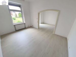 VERMIETET! Altbaucharme pur! 3 Zimmer, Wohnküche, 2 Balkone + neuer Boden -Berger Str