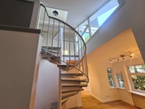 VERMIETET! Stylisch! Schicke 4 Zimmer offene Maisonette mit 2 Bädern + 2 Balkonen – Sachsenhausen