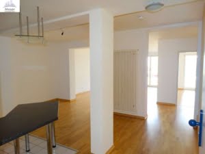 VERMIETET! 2 Zimmerwohnung mit Balkon + neuer offener Einbauküche – Bockenheim Top Lage