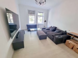 VERMIETET! Altbaucharme pur! 3 Zimmer, Wohnküche, 2 Balkone + neuer Boden -Berger Str