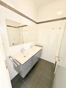VERMIETET! Altbaucharme pur in Top Lage Sachsenhausen: 4 Zimmerwohnung mit Balkon + Parkett + EBK