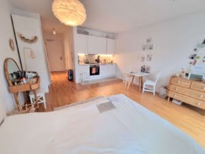 VERMIETET! Schickes 1-Zimmer Apartment (Neubau 2020) mit Balkon, Parkett, EBK – zentr. Ostend Lage