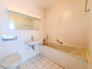 VERMIETET! Gartenwohnung Sachsenhäuser Berg: 2 sonnige Zimmer + EBK + Balkon + eigener Garten