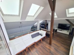 VERMIETET! WOW! – Stylische 5 Zimmer Maisonette inkl. EBK + Kamin + Dachterr. -Sachsenhausen