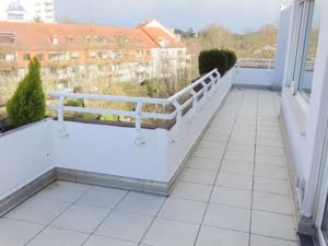VERMIETET! TopTaunusblick! Sonnige 2 Zimmer Terrassenwohnung inkl. Einbauküche in Bad Homburg