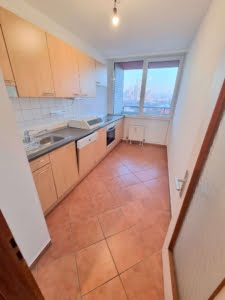 VERMIETET! Bester Skylineblick inkl. +Pool+Sauna im Haus! Schicke 3 Zimmer Wohnung mit Balkon –