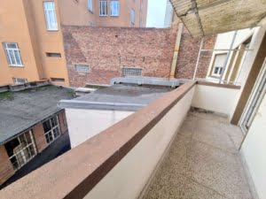 VERMIETET! Großzügige 4 Zimmerwohnung mit Holzdielenboden + Balkon – WG geeignet – zentralst in Offenbach