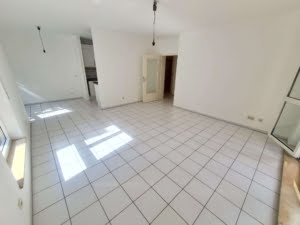 VERMIETET! Gartenwohnung Sachsenhäuser Berg: 2 sonnige Zimmer + EBK + Balkon + eigener Garten