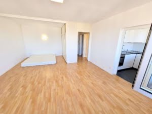 VERMIETET! WOW! TOP SKYLINEBLICK + POOL+SAUNA im Haus! Großes 1 Zimmer Apt. mit Balkon. –