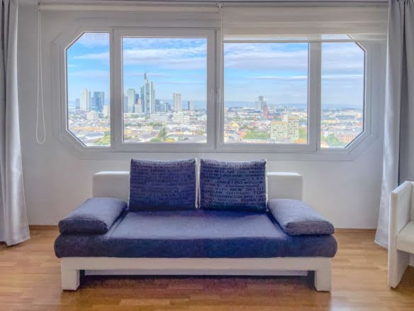 VERMIETET! WOW! TOP SKYLINEBLICK + POOL+SAUNA im Haus! Großes 1 Zimmer Apt. mit Balkon. – Sachsenhausen nahe Lokalbahnhof