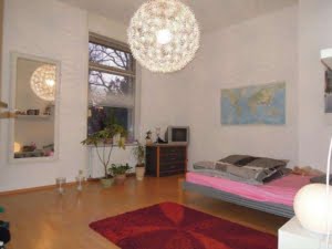 VERMIETET! Altbaucharme! Große 1,5 Zimmerwohnung mit Wohnkü – ruhig und zentral in Rödelheim