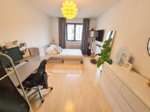 VERMIETET! Beste Lage direkt am Schweizer Platz! Gemütliche 2 Zimmerwohnung mit EBK im 4. OG