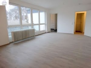 VERMIETET!2021 neu saniert! Toplage : Großes, sonniges 1 Zimmer Apt. mit Balkon + sep. Küche mit EBK