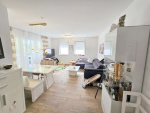 VERMIETET! Zweitbezug! 4 Zimmer + 2 Terrassen + Garten +2 Bäder + Fußbodenheiz. ruhig in Rödelheim