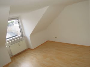VERMIETET! Sonnige, gemütliche 2-Zimmerwohnung im Dachgeschoss – zentral gelegen im Gallusviertel