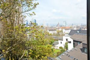 VERMIETET! Stylisch! Schicke 4 Zimmer offene Maisonette mit 2 Bädern + 2 Balkonen – Sachsenhausen