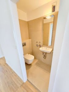 VERMIETET! Bester Skylineblick inkl. +Pool+Sauna im Haus! Schicke 3 Zimmer Wohnung mit Balkon –